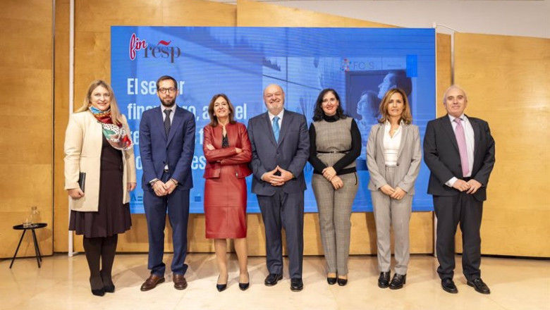 ep miembros de finresp durante la presentacion de la memoria social del sector financiero 2022 ep miembros de finresp durante la presentacion de la memoria social del sector financiero 2022