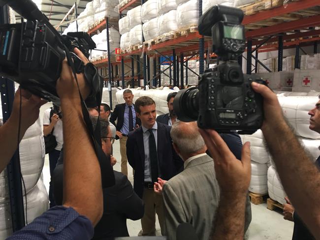 Pablo Casado visita la nave de Cruz Roja en el Puerto de Las Palmas | EUROPA PRESS ep pablo casado visitanavecruz rojapuertolas palmas