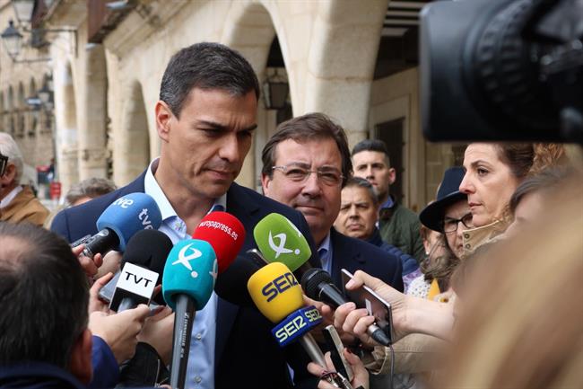 ep pedro sanchez atiendelos periodistastrujillo