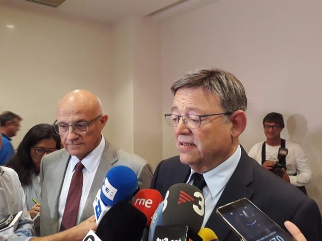 Puig atiende a los medios ante Oliu, en la sede del Sabadell en Alicante | EUROPA PRESS ep puig atiendelos mediosoliu ensedesabadellalicante