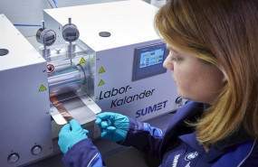 ep una trabajadora del centro de competencia de alta tecnologia de bmw