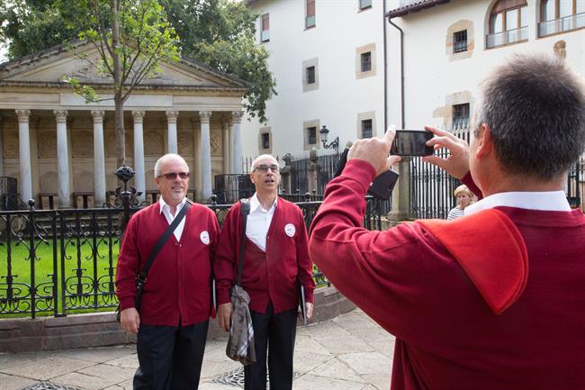 Visitantes de Juntas de Gernika | JUNTAS DE BIZKAIA - Archivo ep visitantesjuntasgernika