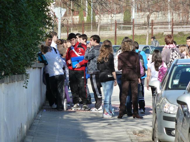 ep adolescentesninos enaentradaun centro escolar