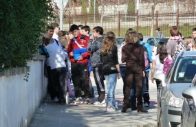 ep adolescentesninos enaentradaun centro escolar