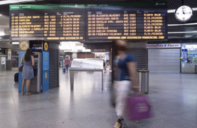 ep archivo   pasajeros en el panel de salidas de la estacion de ave de atocha