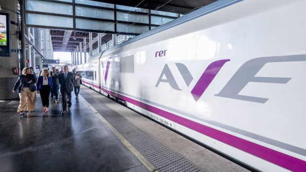 ep archivo   tren ave estacionado en atocha