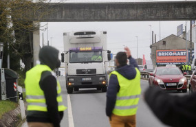 ep dos piquetes paran a los transportistas en la n vi a su paso por lugo ep dos piquetes paran a los transportistas en la n vi a su paso por lugo