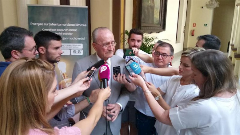 El alcalde de Málaga, Francisco de la Torre, atiende a los medios de comunicación. | EUROPA PRESS - Archivo ep el alcalde de malaga francisco de la torre atiende a los medios de comunicacion