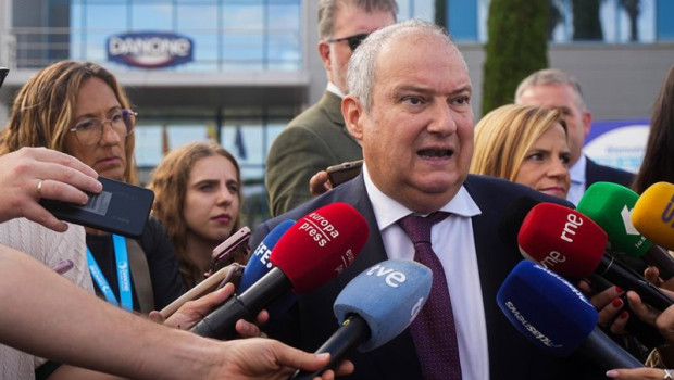 ep el ministro de industria y turismo jordi hereu atiende a los medios durante la inauguracion del