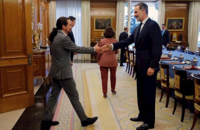 ep el rey felipe vi saluda al vicepresidente del gobierno de derechos sociales y agenda 2030 pablo