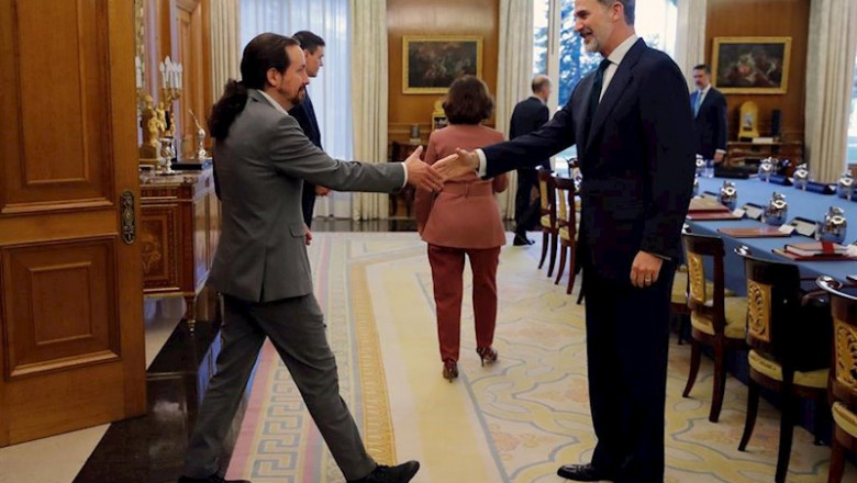 ep el rey felipe vi saluda al vicepresidente del gobierno de derechos sociales y agenda 2030 pablo