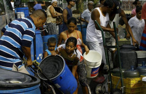 ep familias recogen agua en venezuela