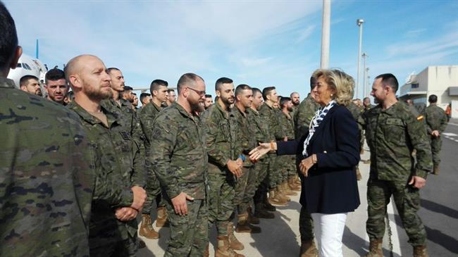 Herrera saluda a la militares en el Aeropuerto de Badajoz | DELEGACIÓN DEL GOBIERNO ep herrera saludala militaresaeropuertobadajoz
