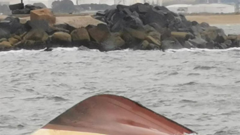 Imagen del pesquero hundido en Punta Umbría. | SALVAMENTO MARÍTIMO. ep imagen del pesquero hundido en punta umbria