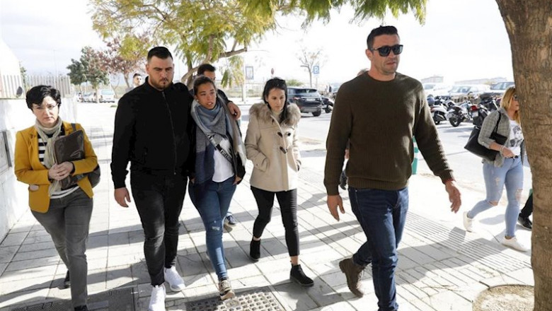 ep llegada padres de julen a los juzgados con su abogada y con el dueno de la finca investigado en