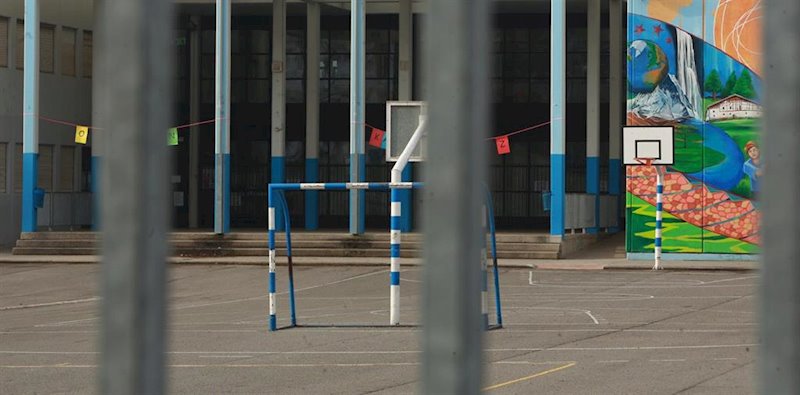 Patio de uno de los colegios de Vitoria cerrados temporalmente. | Garitano - Europa Press ep patio de uno de los colegios de vitoria cerrados temporalmente