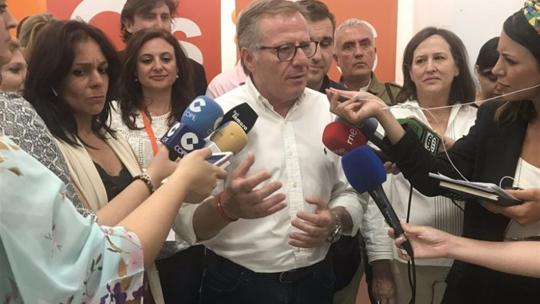 El presidente de la Ciudad Autónoma de Melilla, Eduardo de Castro González (Cs), atiende a medios | CS ep presidentela ciudad autonomamelilla eduardocastro gonzalez cs atiendemedios