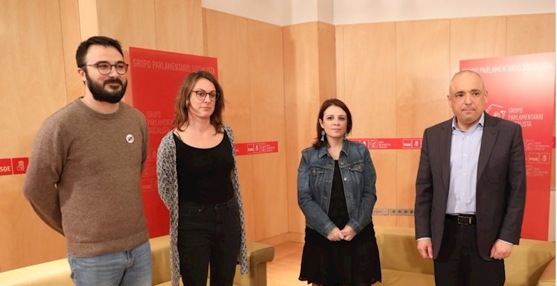 Reunión entre la portavoz del PSOE, Adriana Lastra, el secretario general del Grupo Socialista, Rafael Simancas, y los diputados de la CUP, Mireia Vehí y Albert Botran | GRUPO SOCIALISTA CONGRESO ep reunion entre la portavoz del psoe adriana lastra el secretario general del grupo socialista