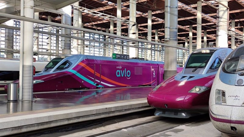 Trenes Avlo estacionados en la estación de Madrid-Puerta de Atocha | RENFE ep trenes avlo estacionados en la estacion de madrid puerta de atocha